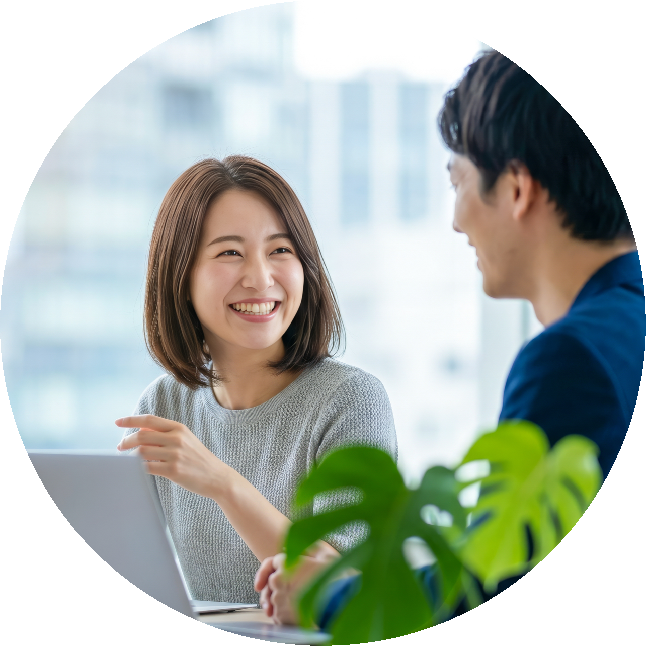 面談するキャリアアドバイザーと求職者